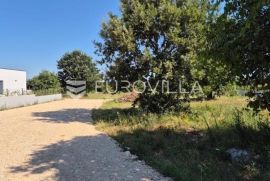 Istra, Šišan, građevinsko zemljište  za više stambenu gradnju od 681 m2, Ližnjan, Земля