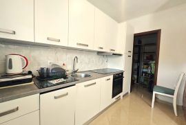 VIŠKOVO, CENTAR - 59 m2, 1S+DB, konoba, parking, terasa!, Viškovo, Appartement