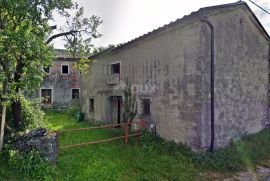 ISTRA, LANIŠĆE - Kamena kuća i gospodarska zgrada, Lanišće, Casa