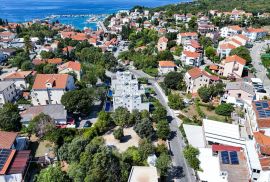 OTOK KRK, MALINSKA - Kuća u centru? Garaža, kaskadni vrt, terasa, namješteno po mjeri!!, Malinska-Dubašnica, Maison