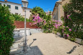 OPATIJA - STROGI CENTAR, luksuzan stan s garažom i okućnicom za dugoročni najam, Opatija, Appartement