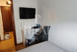 Mejaši stan 3S+DB 68m2 + balkon 4m2, Split, Appartement