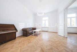 Zagreb, Svačićev trg, funkcionalan ured NKP 100 m2, Zagreb, Flat