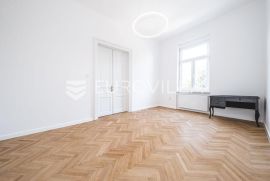 Zagreb, Svačićev trg, funkcionalan ured NKP 100 m2, Zagreb, Apartamento