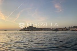 Istra, Rovinj, stan NKP 100 m2 podijeljen u dvije stambene jedinice na 300 metara od plaže, Rovinj, Kвартира