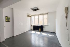 Centar, Kosovska, 142m2, uknjižen, Stari Grad, Apartamento