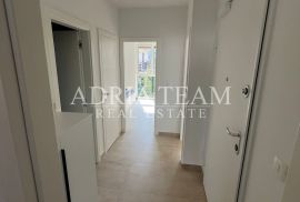 PRILIKA!!! APARTMAN NA 1. KATU STAMBENE ZGRADE, POGLED NA MORE - DIKLO, ZADAR, Zadar, Appartment