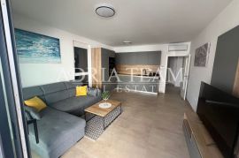 PRILIKA!!! APARTMAN NA 1. KATU STAMBENE ZGRADE, POGLED NA MORE - DIKLO, ZADAR, Zadar, Daire