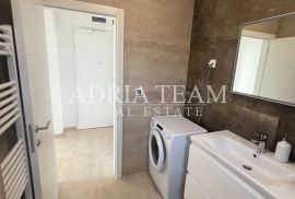 PRILIKA!!! APARTMAN NA 1. KATU STAMBENE ZGRADE, POGLED NA MORE - DIKLO, ZADAR, Zadar, Stan