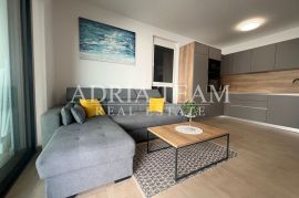 PRILIKA!!! APARTMAN NA 1. KATU STAMBENE ZGRADE, POGLED NA MORE - DIKLO, ZADAR, Zadar, Appartment