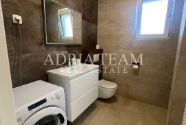 PRILIKA!!! APARTMAN NA 1. KATU STAMBENE ZGRADE, POGLED NA MORE - DIKLO, ZADAR, Zadar, Appartment