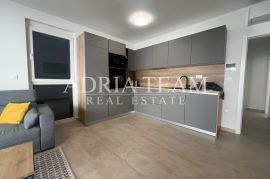 PRILIKA!!! APARTMAN NA 1. KATU STAMBENE ZGRADE, POGLED NA MORE - DIKLO, ZADAR, Zadar, Stan