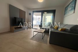 PRILIKA!!! APARTMAN NA 1. KATU STAMBENE ZGRADE, POGLED NA MORE - DIKLO, ZADAR, Zadar, Stan