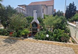 Kuća s više apartmana PRODAJA - VODICE !, Vodice, Σπίτι