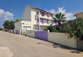 Kuća s više apartmana PRODAJA - VODICE !, Vodice, House