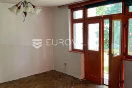 Zagreb, Studentski grad, dvosoban stan NKP 38 s loggiom za adaptaciju, Zagreb, Appartment