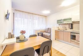 Zagreb, Črnomerec, Ilica, lijepo uređen dvosoban stan sa lođom i garažnim mjestom, 44 m2, Zagreb, Apartamento