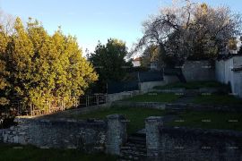 Kuća Pula!  Kuća s dva stana i velikim vrtom. Blizina Mup-a., Pula, House