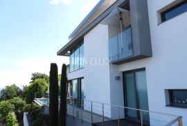 OPATIJA, LOVRAN - luksuzna vila s predivnim pogledom na more, bazenom i okućnicom površine 500m2, Lovran, Haus