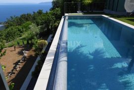 OPATIJA, LOVRAN - luksuzna vila s predivnim pogledom na more, bazenom i okućnicom površine 500m2, Lovran, Casa