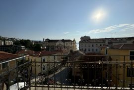 OPATIJA, CENTAR - Prekrasan gospodski stan u održavanoj povijesnoj vili u samom centru Opatije blizu mora!, Opatija, Appartment