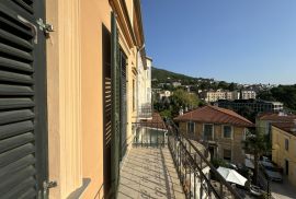 OPATIJA, CENTAR - Prekrasan gospodski stan u održavanoj povijesnoj vili u samom centru Opatije blizu mora!, Opatija, Appartment