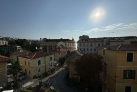 OPATIJA, CENTAR - Prekrasan gospodski stan u održavanoj povijesnoj vili u samom centru Opatije blizu mora!, Opatija, Flat