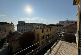 OPATIJA, CENTAR - Prekrasan gospodski stan u održavanoj povijesnoj vili u samom centru Opatije blizu mora!, Opatija, Appartment