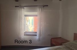 Prodaja kuće s uhodanim poslovanjem u Samom Srcu Rovinja!, Rovinj, House