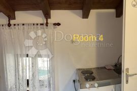 Prodaja kuće s uhodanim poslovanjem u Samom Srcu Rovinja!, Rovinj, House