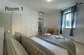 Prodaja kuće s uhodanim poslovanjem u Samom Srcu Rovinja!, Rovinj, House