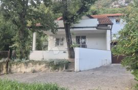 Odlična etaža sa okućnicom i garažom blizu mora, Kraljevica, Apartamento