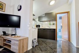 2soban apartman s terasom -blizu mora- u Vinkuranu, Medulin, Apartamento