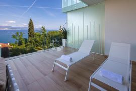 LUKSUZAN 1S+DB s panoramskim pogledom, bazenom i garažom, Opatija, Daire