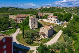 KAMENA VILLA S OTVORENIM POGLEDOM NA MORE I PRIRODU!, Buje, Casa