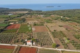 ZEMLJIŠTE S GRAĐEVINSKOM DOZVOLOM 800 METARA OD PLAŽE, Rovinj, Land