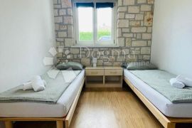 PRODAJE SE STAN U NEPOSREDNOJ BLIZINI POREČA!, Poreč, Wohnung