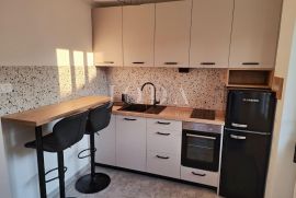 Novi stan u mirnoj ulici, Crikvenica, Appartement