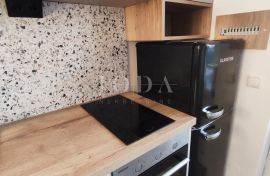 Novi stan u mirnoj ulici, Crikvenica, Apartamento