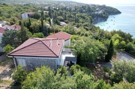 Kuća iznad plaže, Crikvenica, Дом