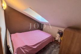 Dvosobni stan u potkrovlju na mirnoj lokaciji, Crikvenica, Crikvenica, Appartment