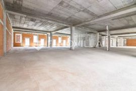 Zagreb, Vrbani, ulični poslovni prostor 146 m2 u prizemlju stambeno-poslovne zgrade, Zagreb, Commercial property