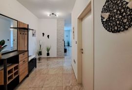 Stan sa bazenom i pogledom na more, Medulin, Istra, Medulin, Appartment