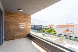 Pag, Novalja, dvoetažni stan s prekrasnom terasom, NKP 153 m2, Novalja, Appartment