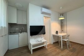 POSLOVNI PROSTOR, ZAKUP, ŠALATA, 136 m2, 5-sobni + 16 m2 GARSONIJERA, Gornji Grad - Medveščak, Apartamento