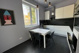 POSLOVNI PROSTOR, ZAKUP, ŠALATA, 136 m2, 5-sobni + 16 m2 GARSONIJERA, Gornji Grad - Medveščak, Flat