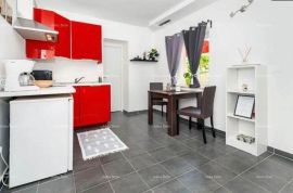 Stan Prodaja stana sa velikim vrtom od 200 m2. Rovinj!, Rovinj, Apartamento