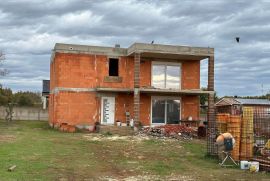 Kuća Prodaje se kuća Roh-Bau, Loborika, Marčana, Famiglia