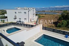 DVOJNI OBJEKT S BAZENOM, 120 m OD MORA, NIN - ZADAR, Nin, Casa