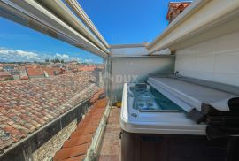 ROVINJ, CENTAR – vrhunsko uređeni objekt u srcu Rovinja s krovnom terasom, pogled, jacuzzi, Rovinj, Maison